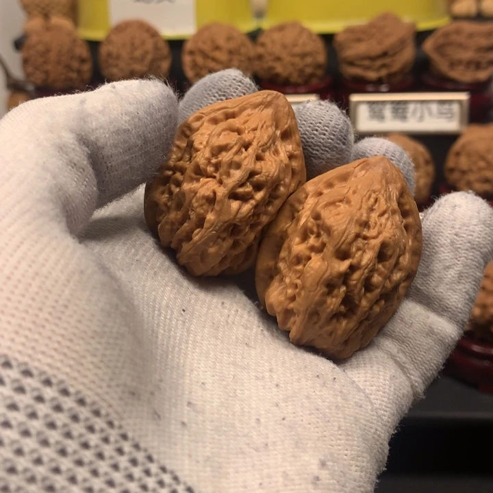 文玩核桃把件M****h鸡心赤龙