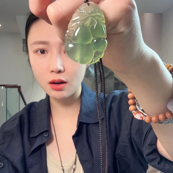 不***海未镶嵌蛇纹石玉颈饰
