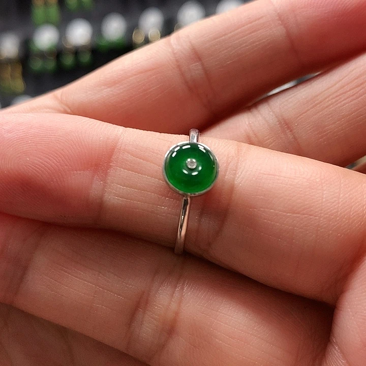 翡翠戒指18K金镶嵌———-