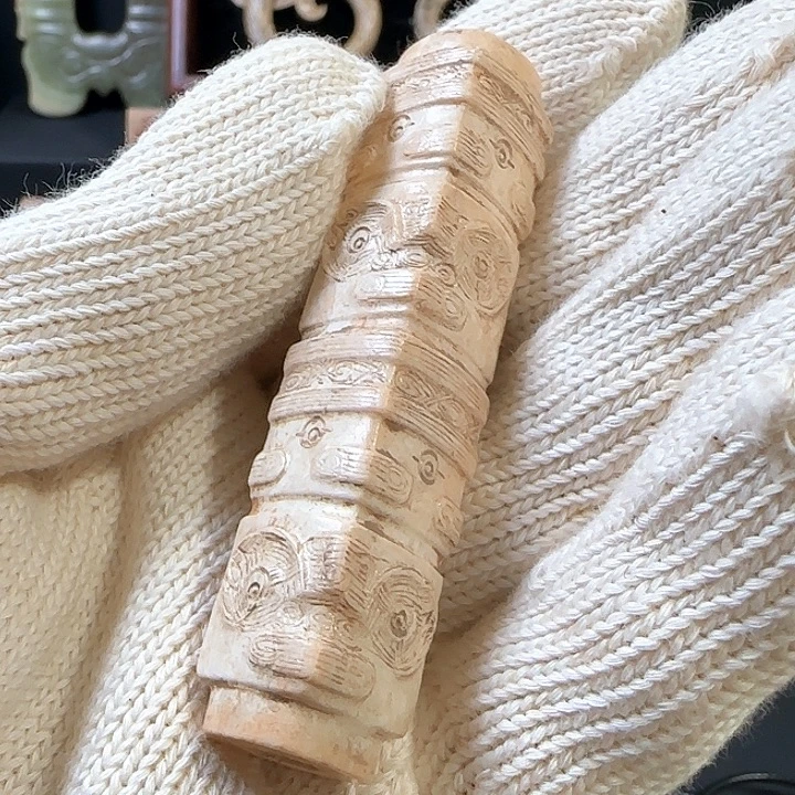 鬻***伱透闪石质玉未镶嵌颈饰