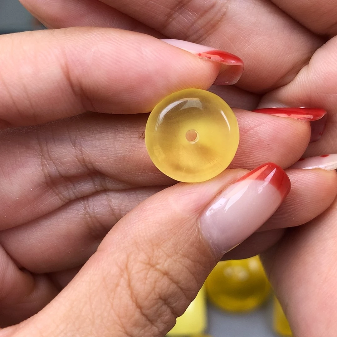 未镶嵌琥珀珠宝奇石