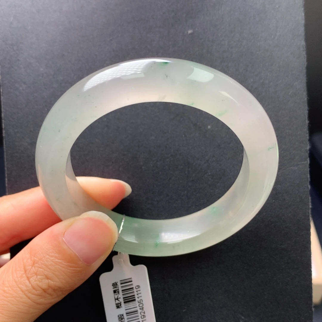 未镶嵌手镯石英质玉
