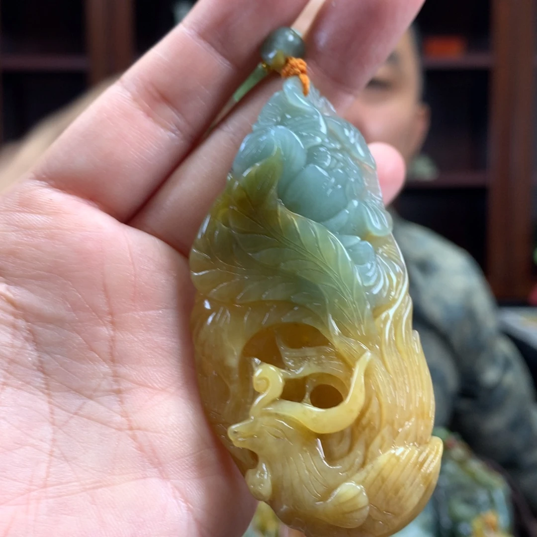 未镶嵌蛇纹石玉颈饰