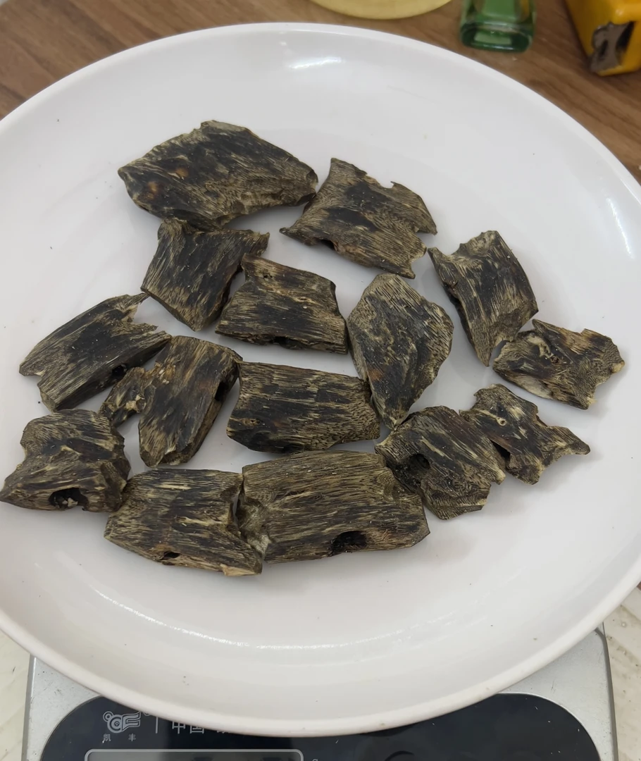 沉香奇楠精选块料【乌身】精勾未加工50克干料多样性发货1串