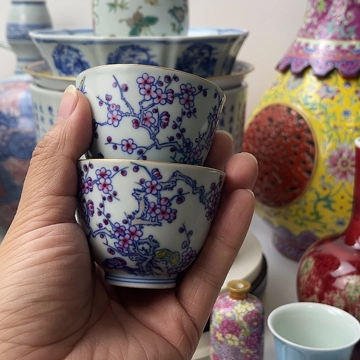 L***C摆件斗彩金口杯子一对