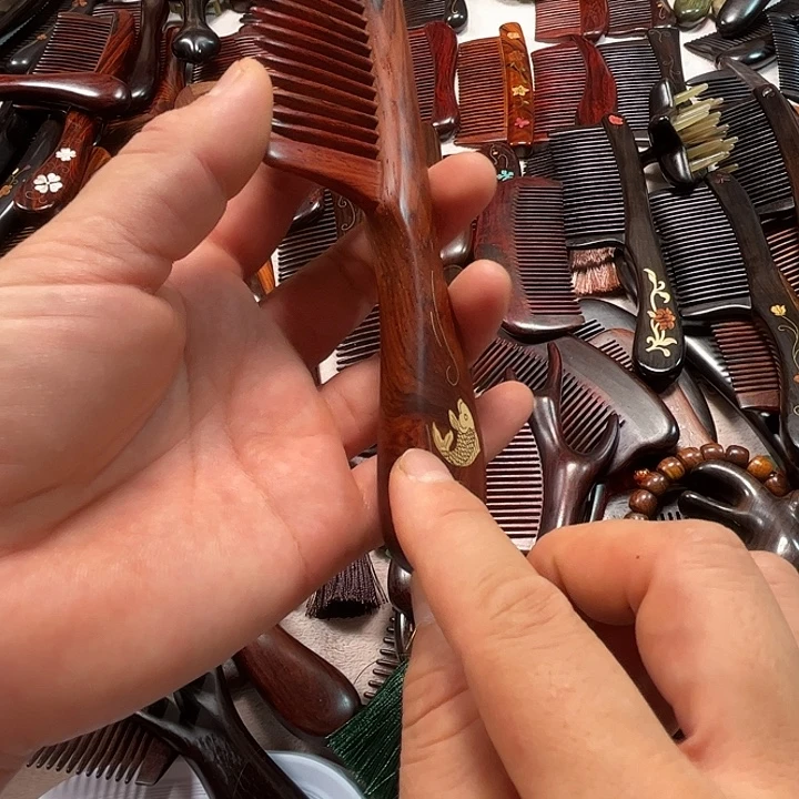 红酸枝木类红木插齿梳子