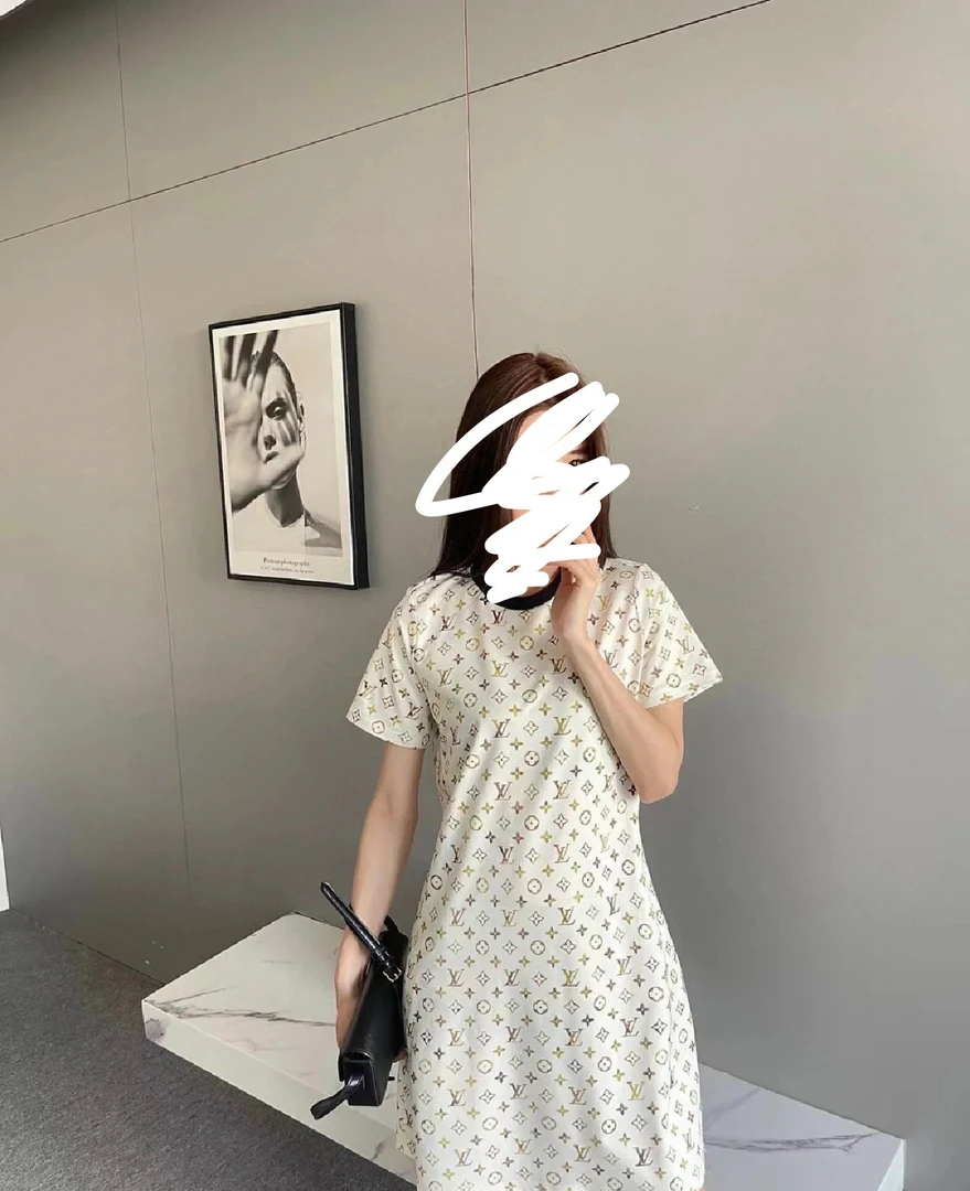 未使用 LouisVuitton/路易威登 白色新款老花满印衬衫裙 xs码