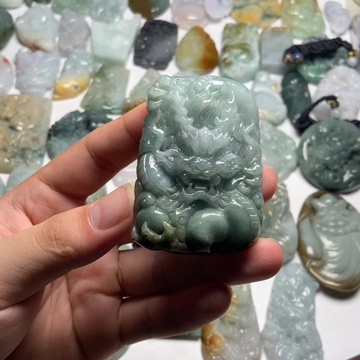 翡翠未镶嵌颈饰龙牌57