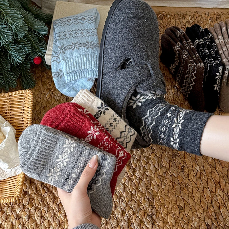 费尔岛羊毛袜子女中筒袜秋冬季加厚保暖复古民族风配雪地靴长筒袜