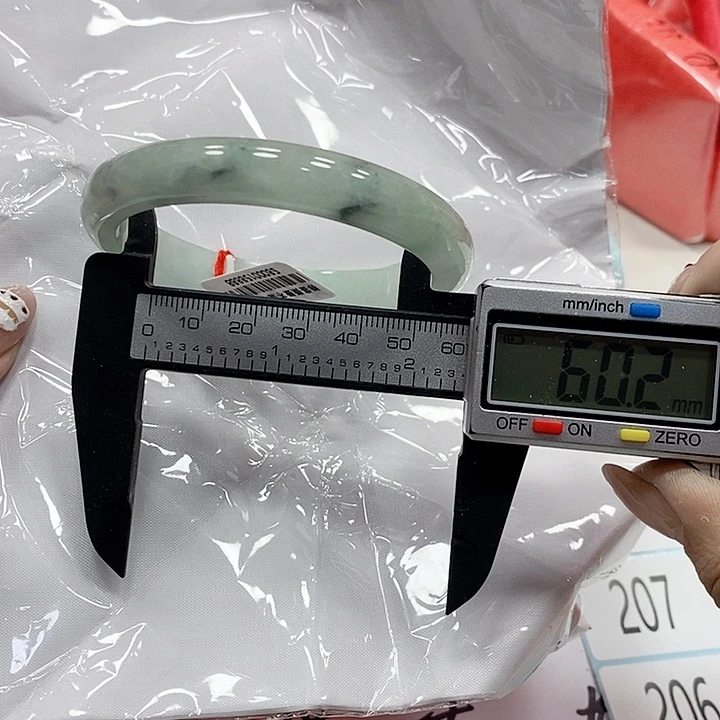 翡翠手镯未镶嵌206