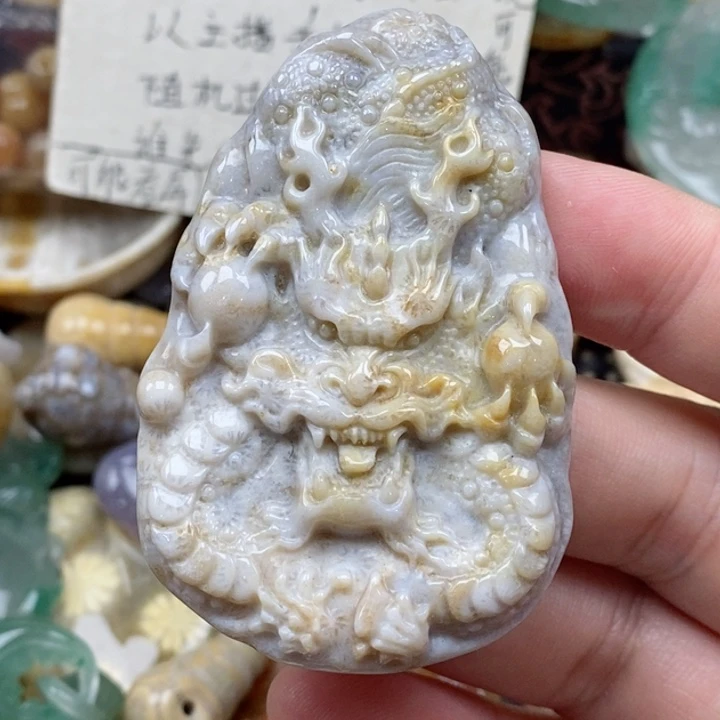 硅化珊瑚（珊瑚玉）未镶嵌颈饰