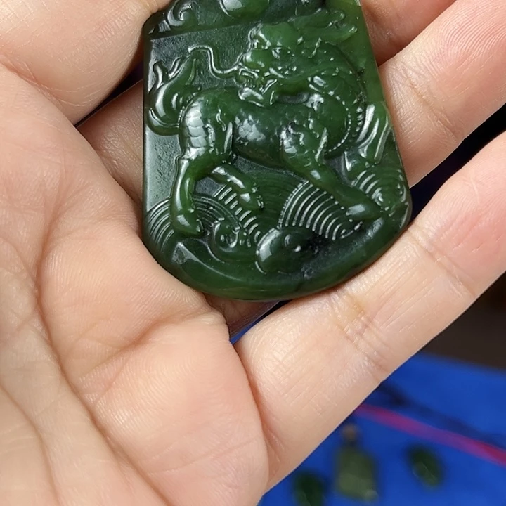 颈饰未镶嵌和田玉（碧玉）