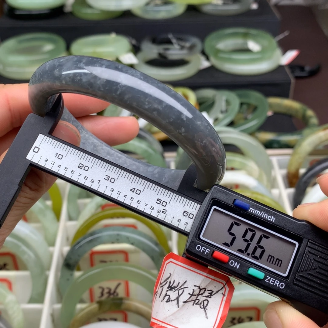 蛇纹石玉未镶嵌手镯340