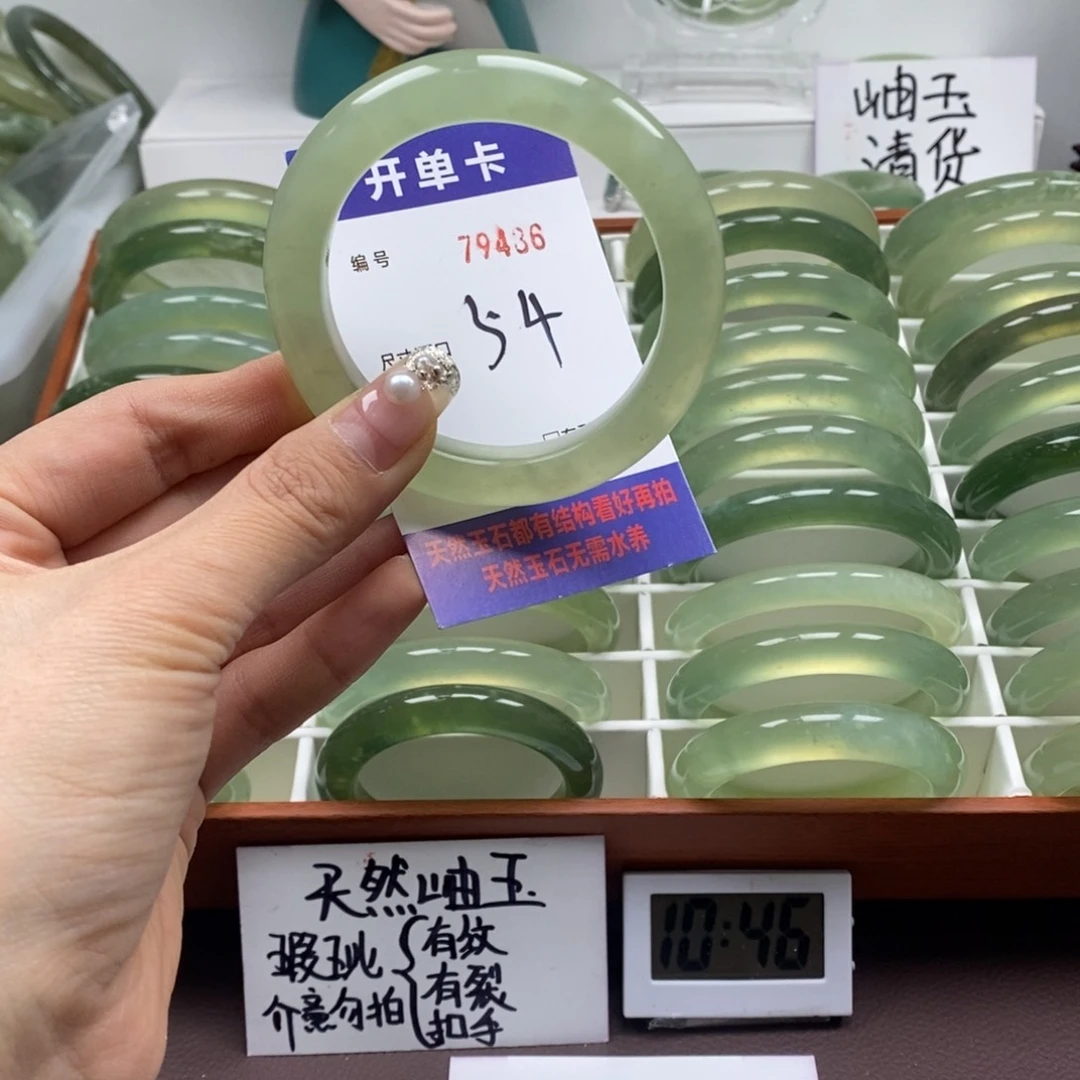 蛇纹石玉手镯未镶嵌