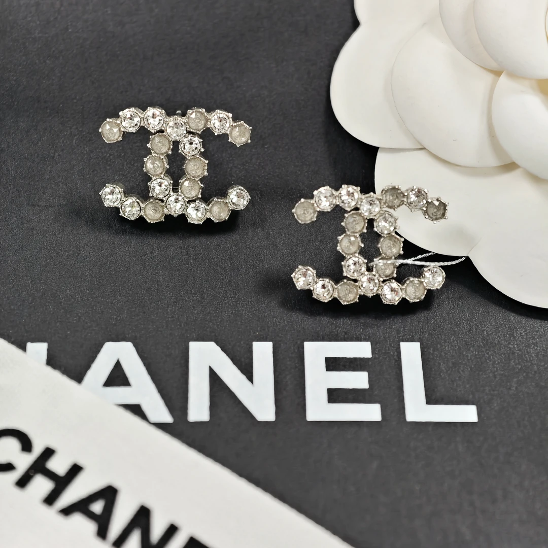 99新 Chanel/香奈儿 耳钉经典双C银色钻钻琉璃精致