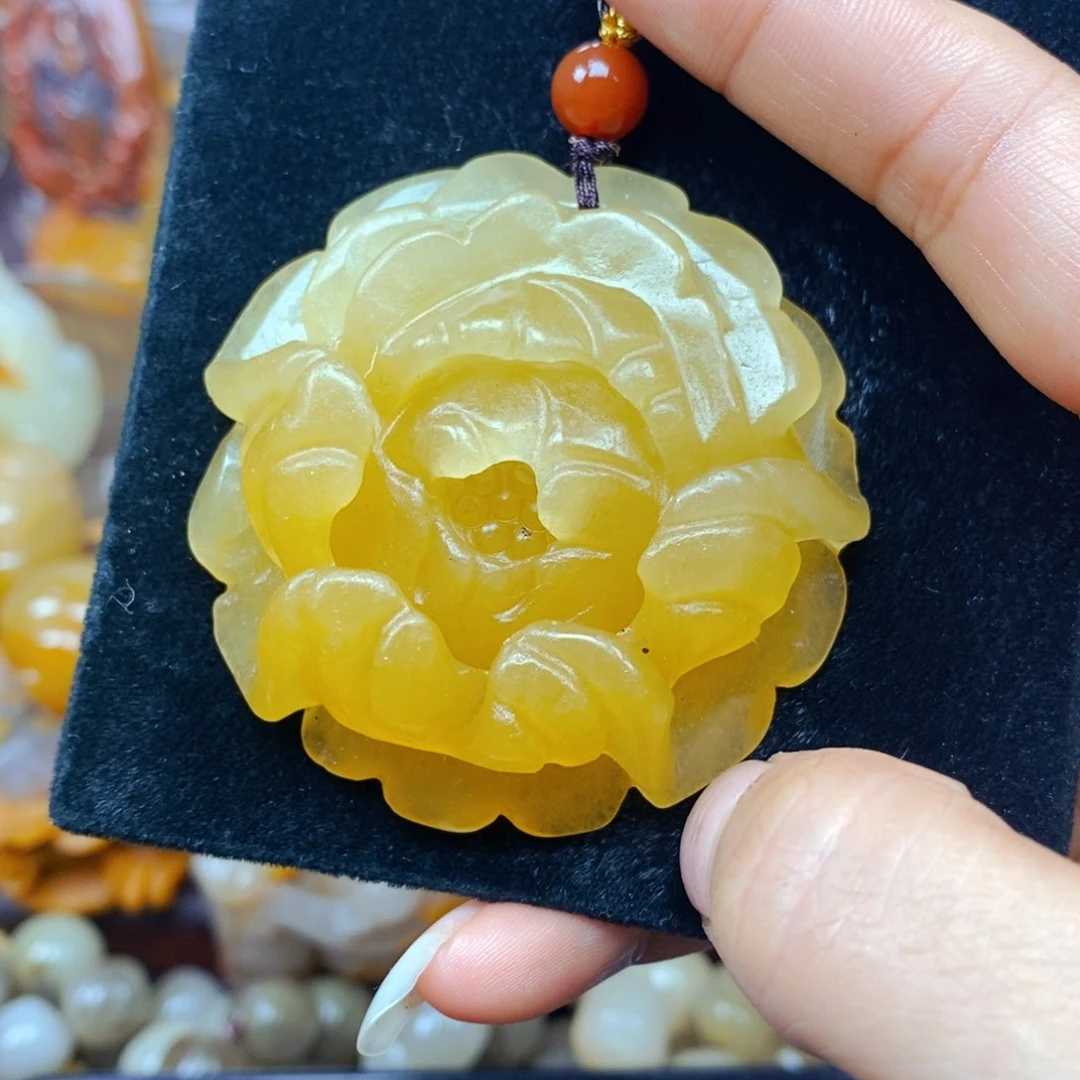 石英质玉（黄龙玉）未镶嵌颈饰