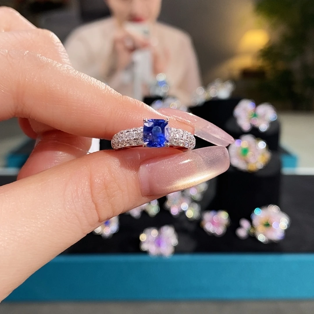 戒指蓝宝石18K金镶嵌1.64ct无烧皇家蓝aigs