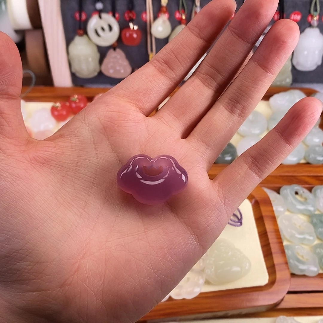 颈饰未镶嵌石英质玉小*岳