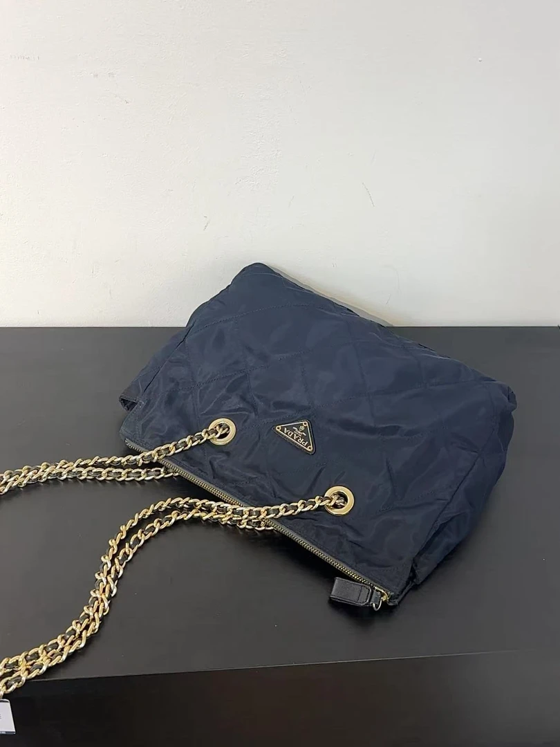 95新 Prada/普拉达 CS5967/Prada蓝色皮穿链降落伞单肩包