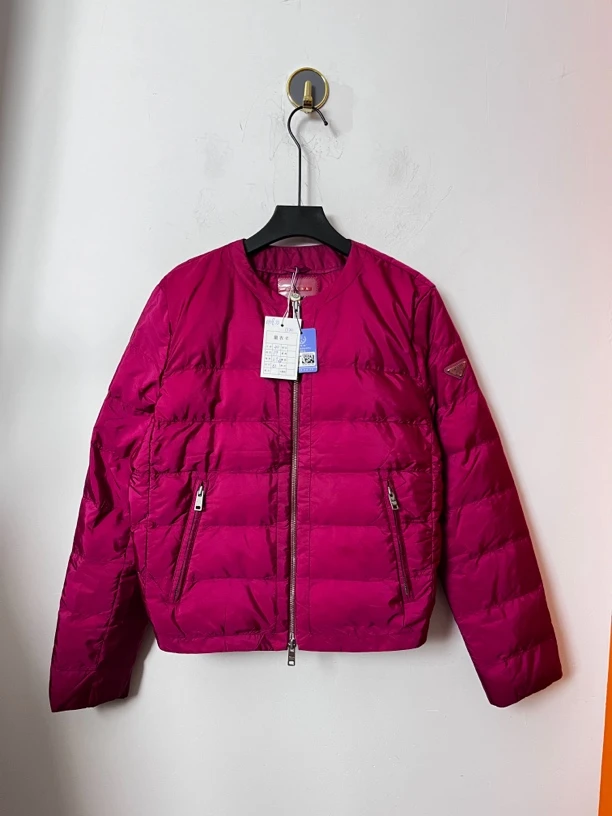 Prada玫粉色圆领鹅绒服95新