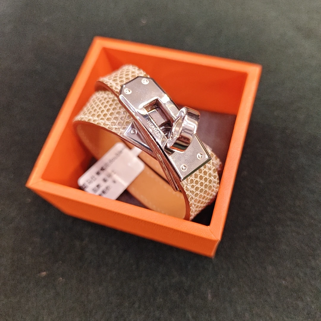 99新 Hermes/爱马仕 蔚蓝/稀有皮kelly 银扣 手环