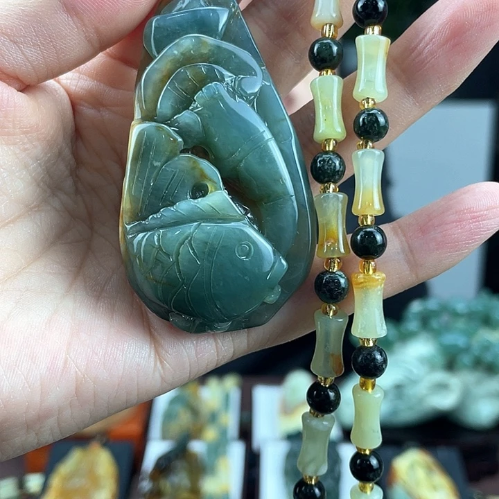 蛇纹石玉颈饰未镶嵌