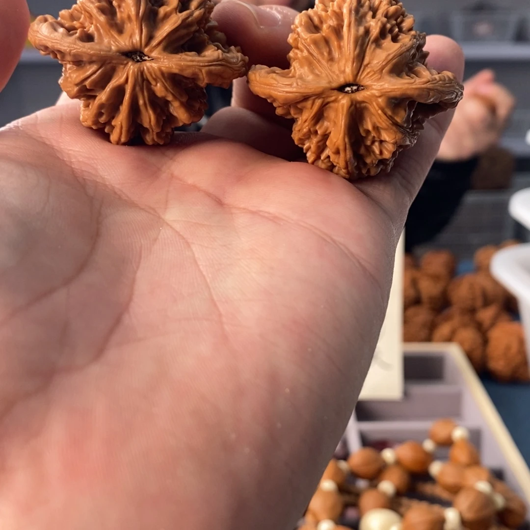 文玩核桃把件全品麦穗虎头44