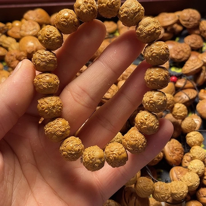 猴头核桃雕刻瑕疵皮裘