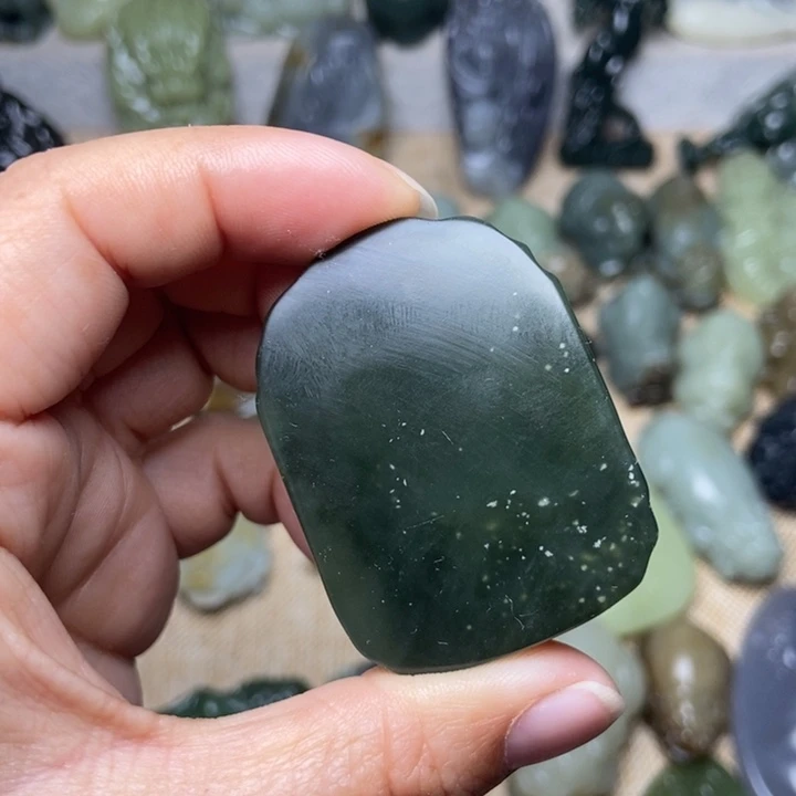 和田玉未镶嵌颈饰普贤 有棉点