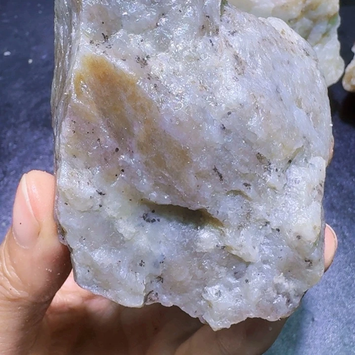 未镶嵌和田玉（糖玉）珠宝半成品