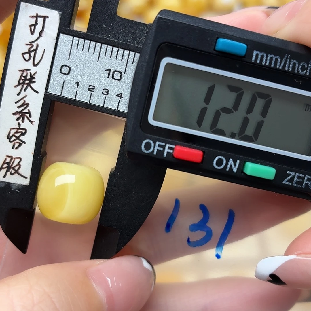 木***.蜜蜡未镶嵌裸石蜜蜡