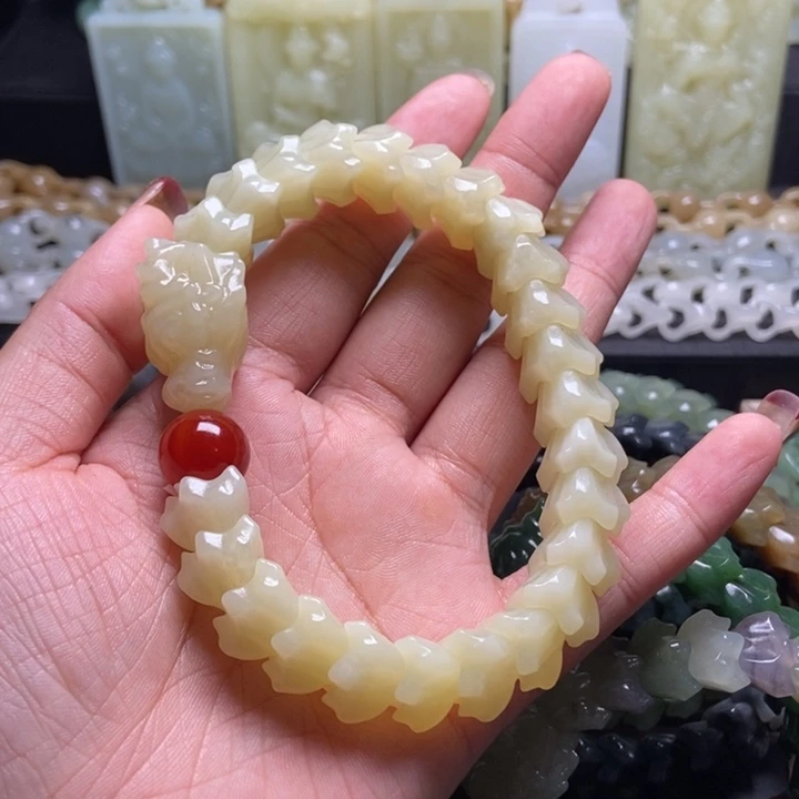 颈饰未镶嵌和田玉远*