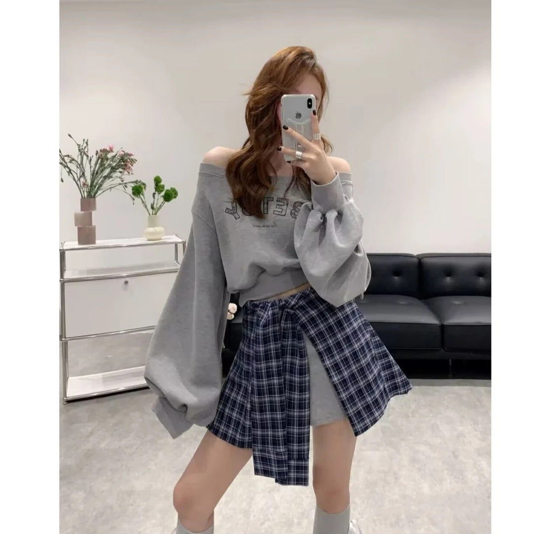大袖子一字肩字母卫衣+屁帘格子裤裙半身裙套装洋气质时尚两件套