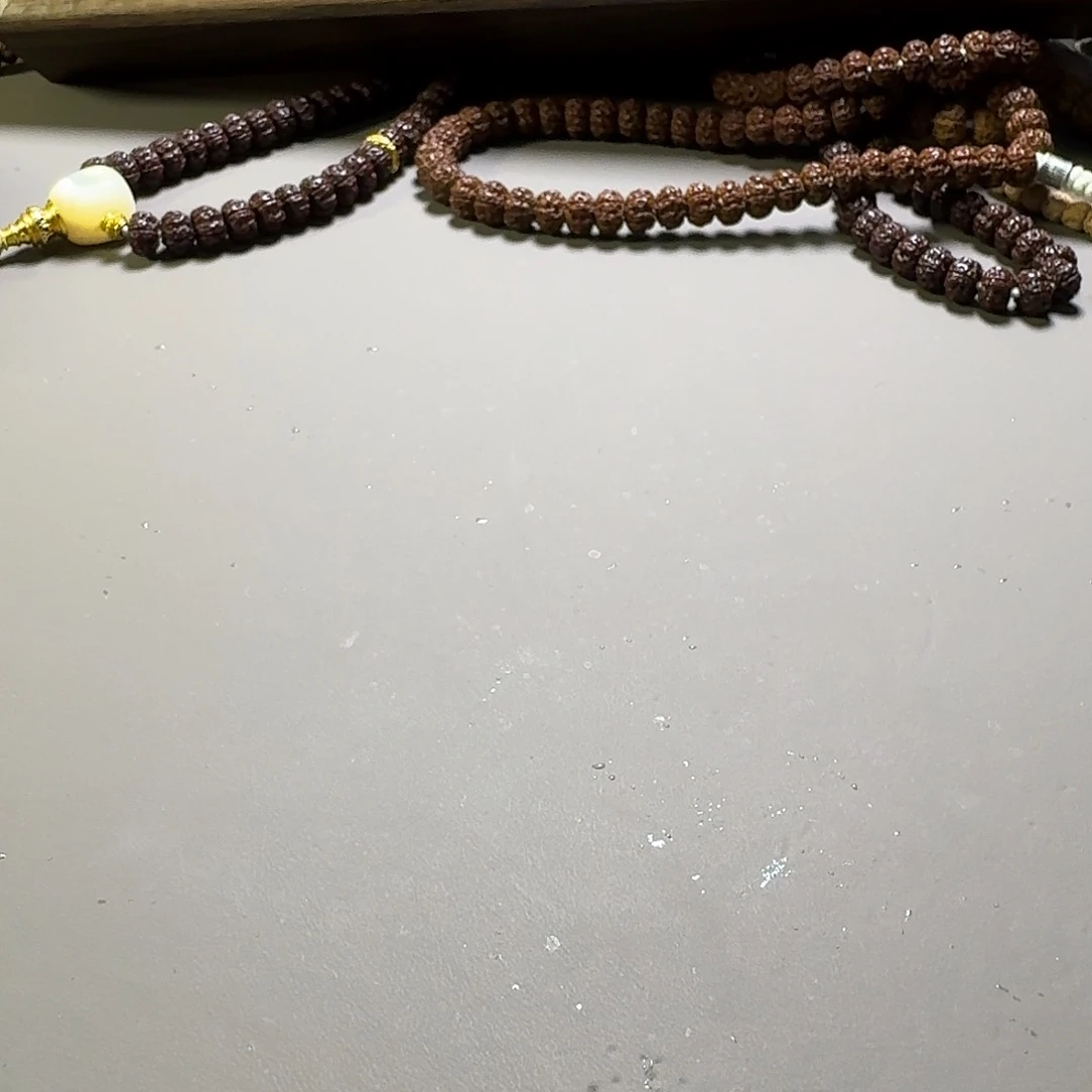郁***生吊坠金刚菩提老树王手持现找