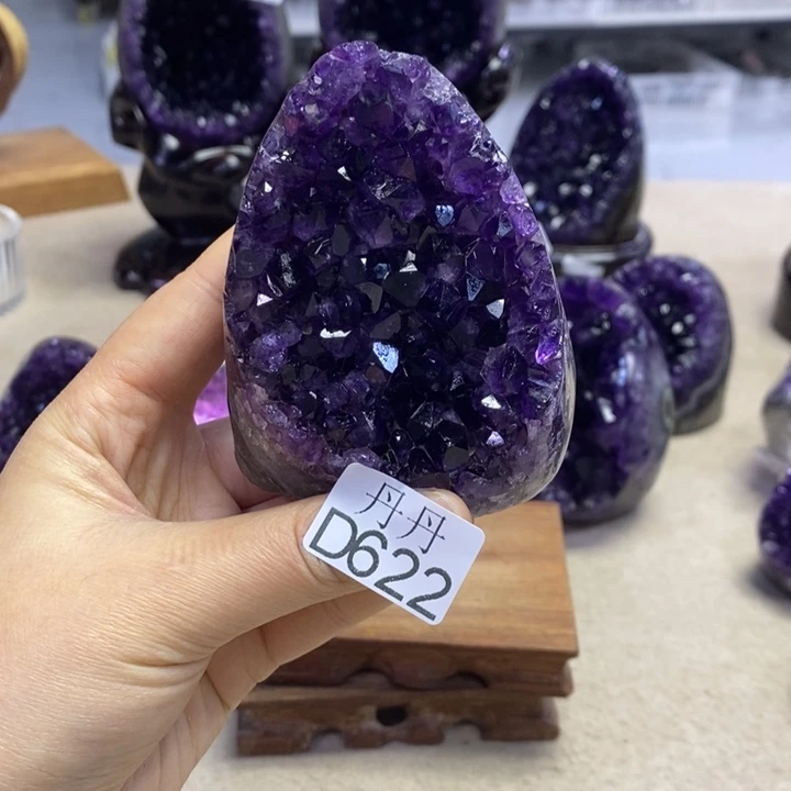 未镶嵌水晶大型摆件（非配饰）