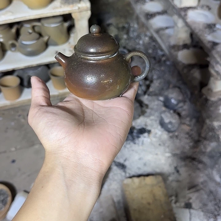 坭兴陶龙窑柴烧龙窑