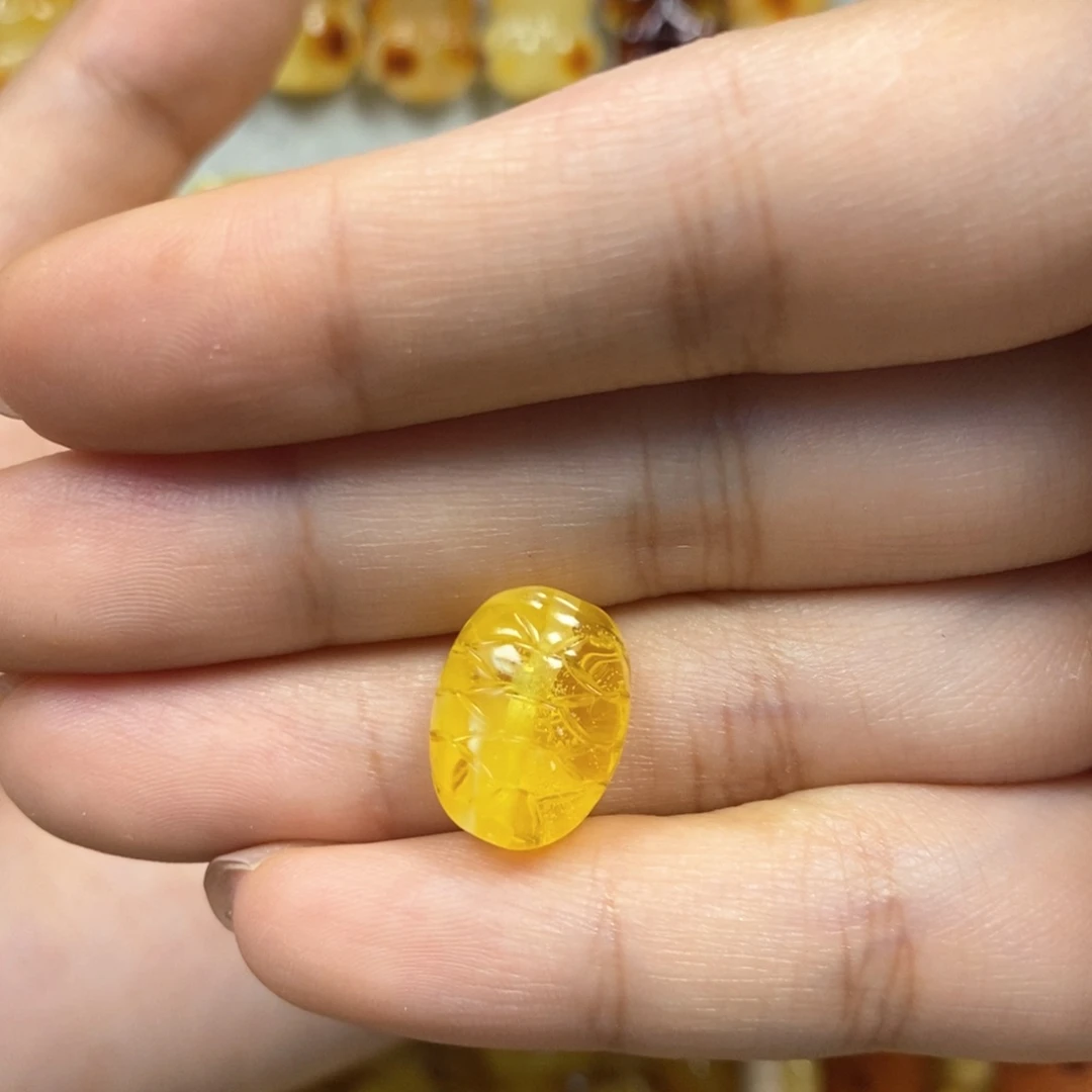 未镶嵌颈饰琥珀富甲