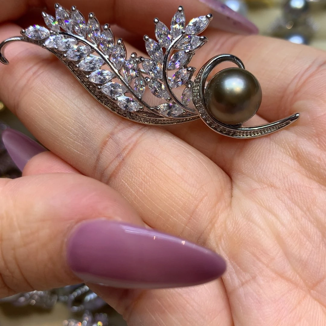 未镶嵌胸饰海水珍珠