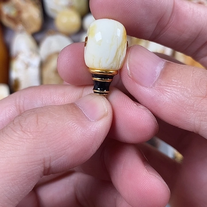 丞***哥裸石琥珀未镶嵌我