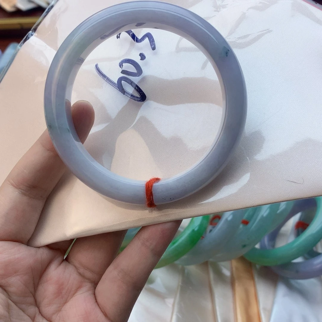 翡翠手镯未镶嵌翡翠手镯