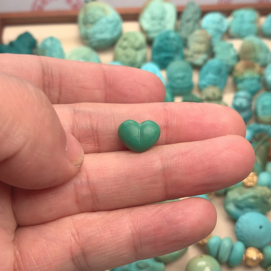 绿松石未镶嵌颈饰