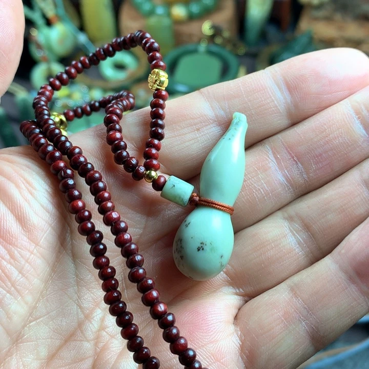 吊坠(赠链)未镶嵌岫岩河磨玉（透闪石质玉）