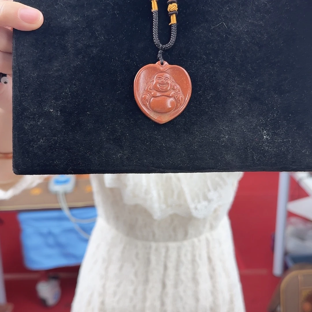 泗水砭石精品心形吊坠在心中