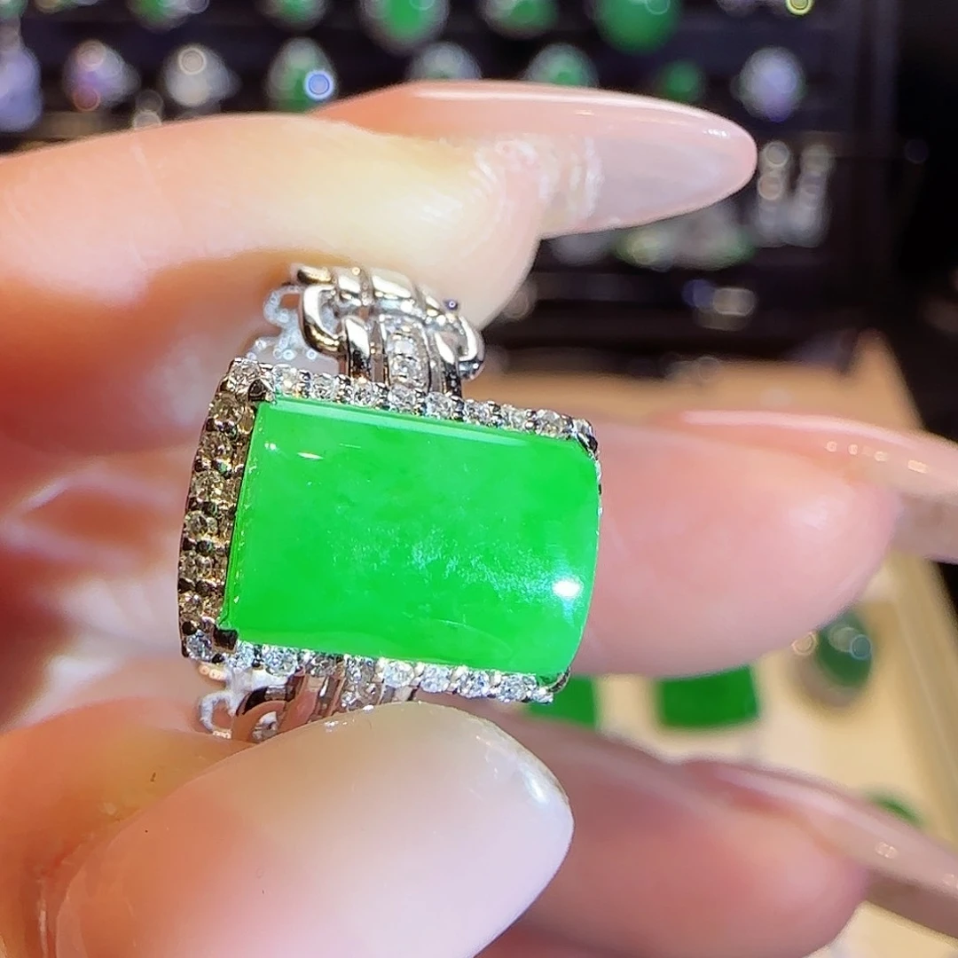 翡翠戒指18K金镶嵌一