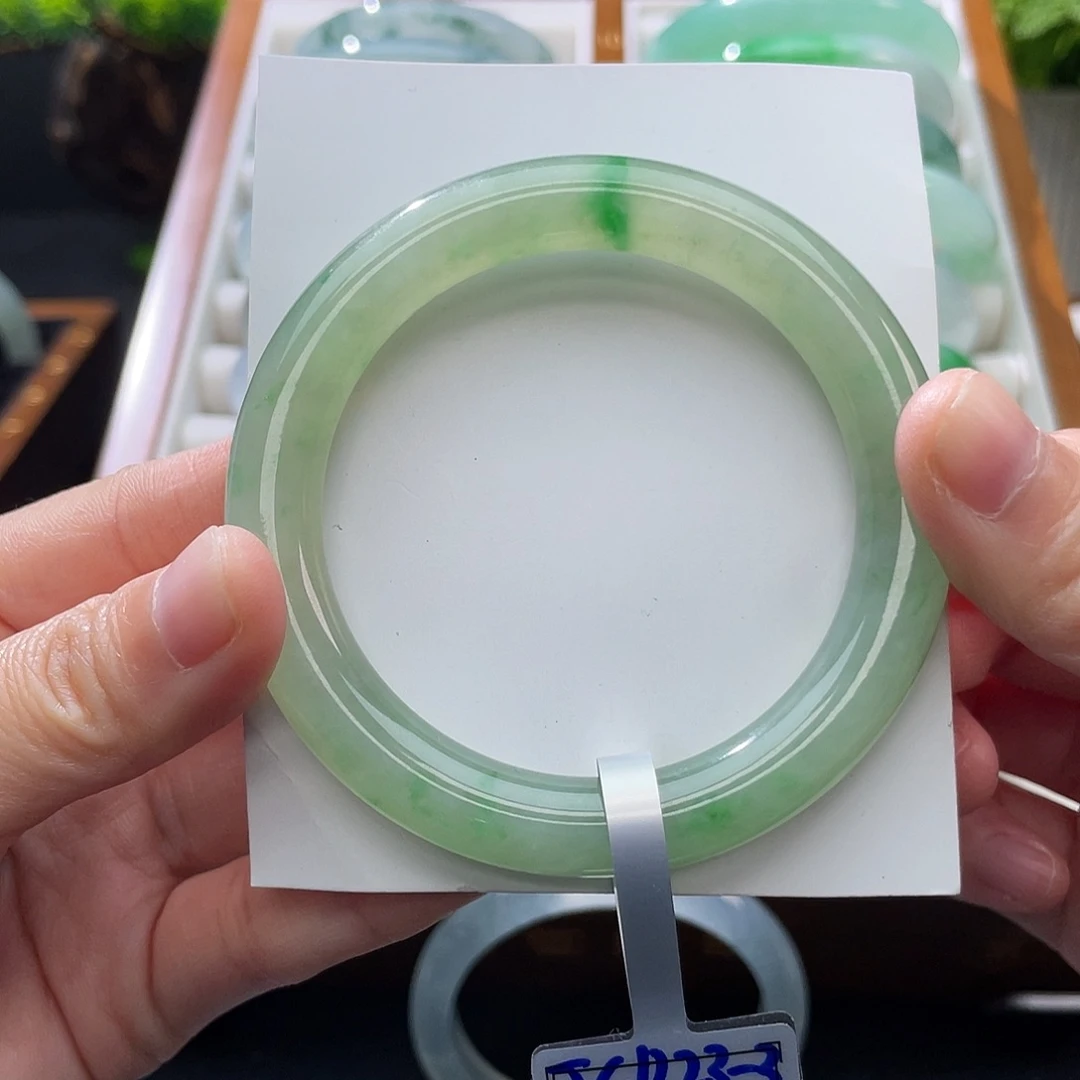 翡翠未镶嵌手镯52黄加绿