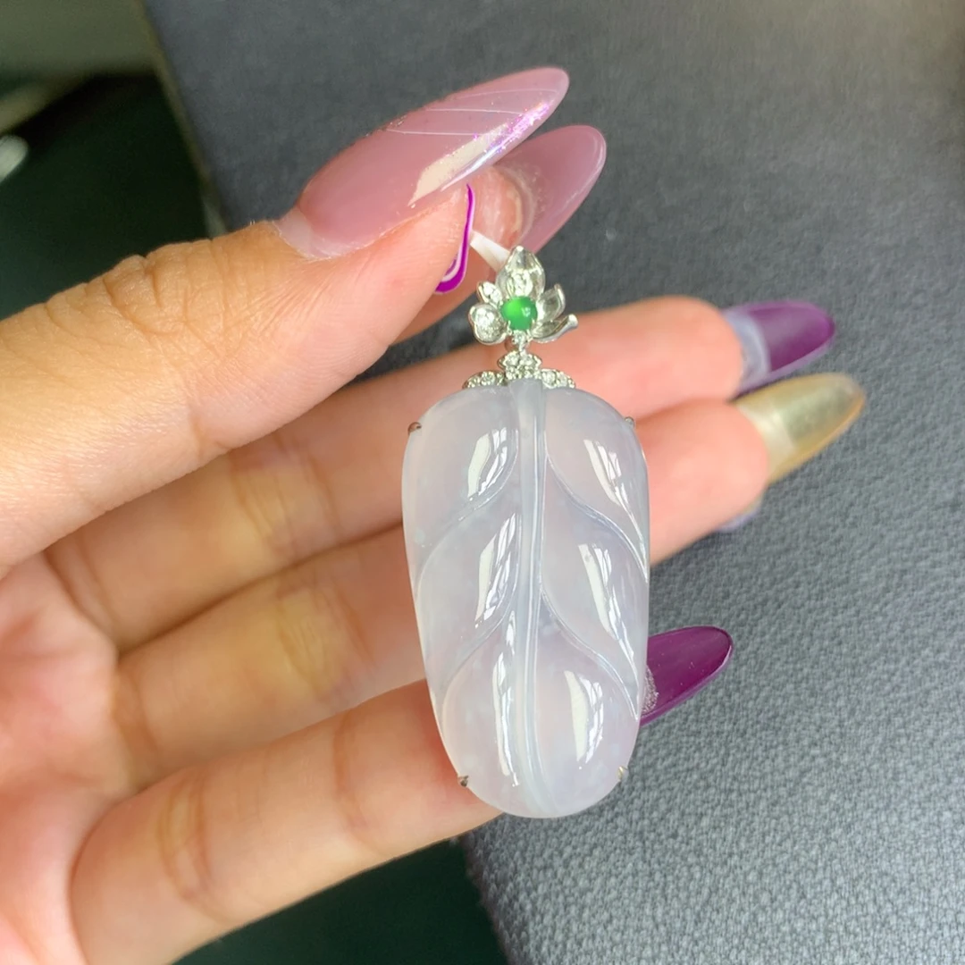 颈饰18K金镶嵌翡翠