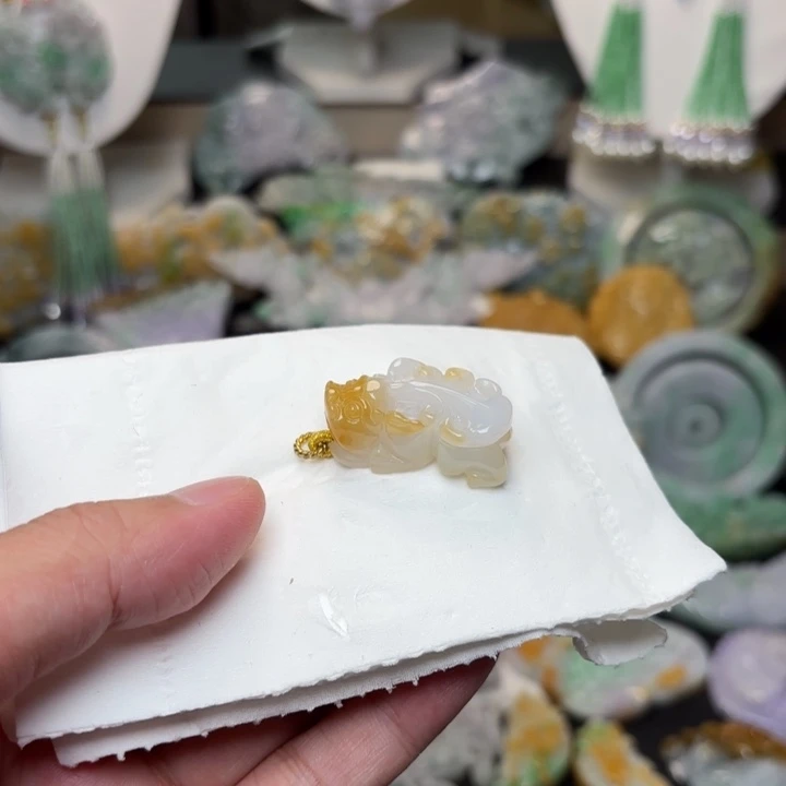 翡翠未镶嵌颈饰吊坠