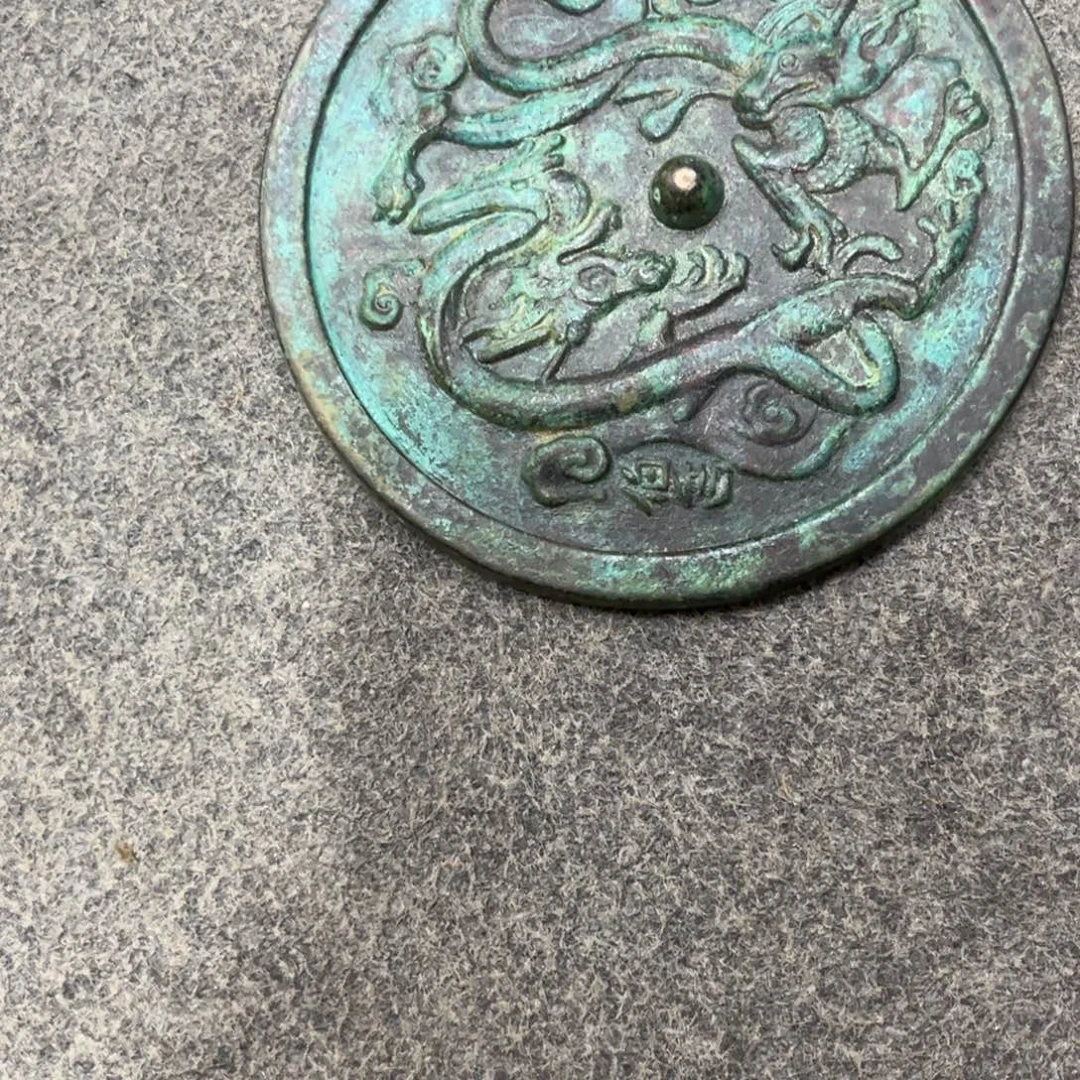 莲***哥木铜镜一个完整全品的