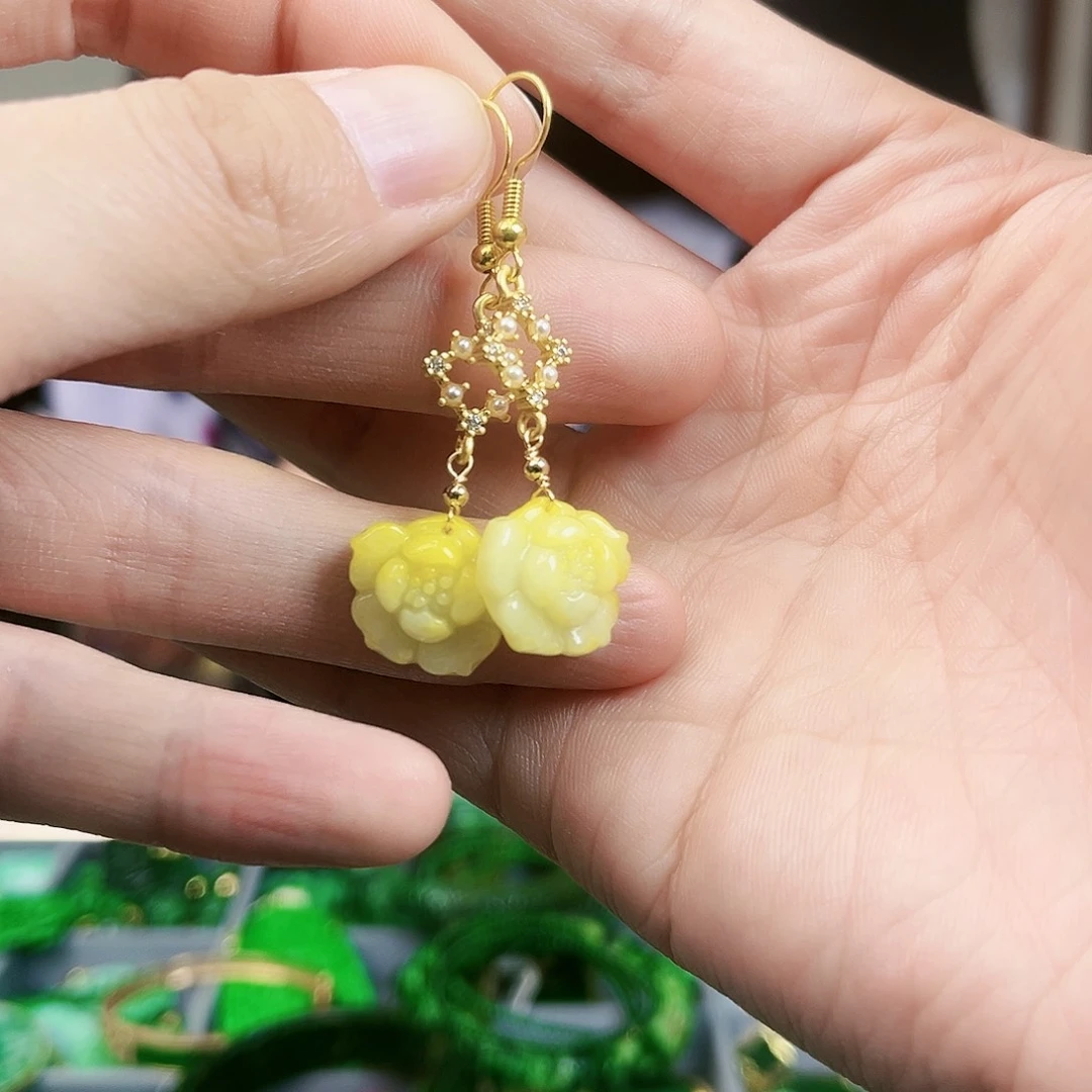 翡翠颈饰未镶嵌耳饰