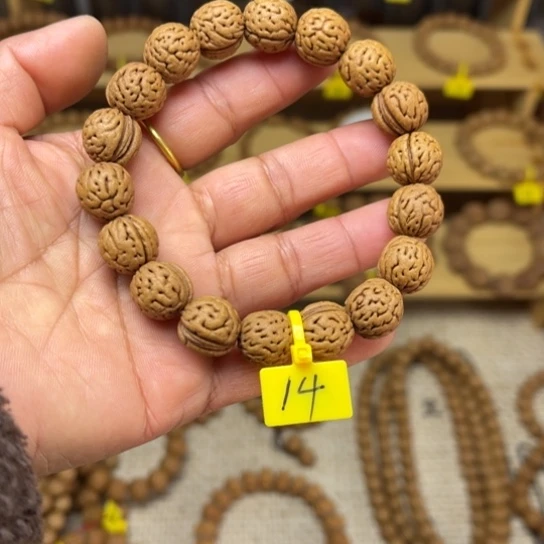 木质野生桃核手串